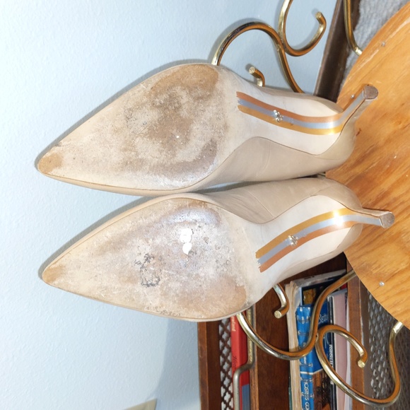 Pointed Toe Pumps - Picture 6 of 12